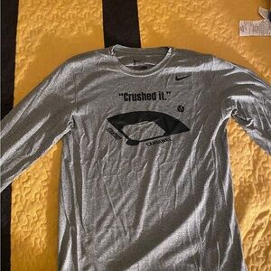 Nike Men’s Gray Long-Sleeve Performance Tee with Black Graphic